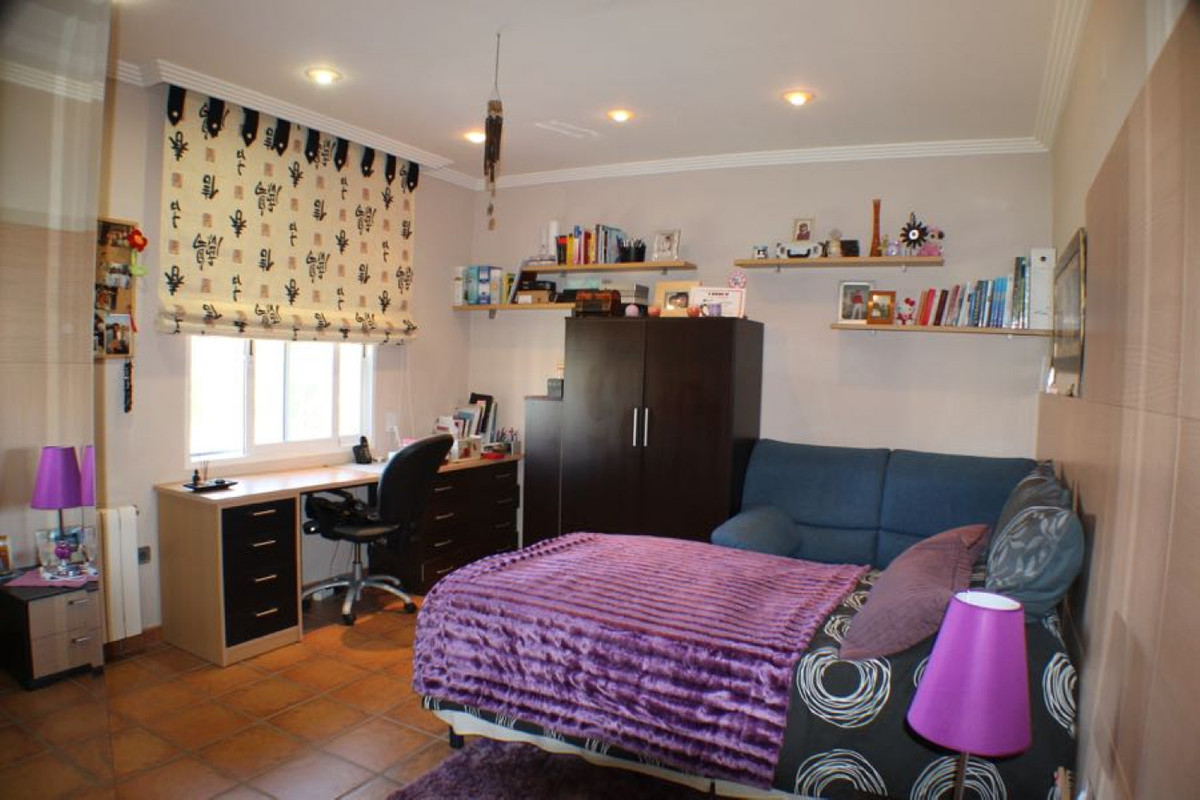 6-Bedroom Detached House in  L'Alfás del Pi | Sunny Casas... - Image 11