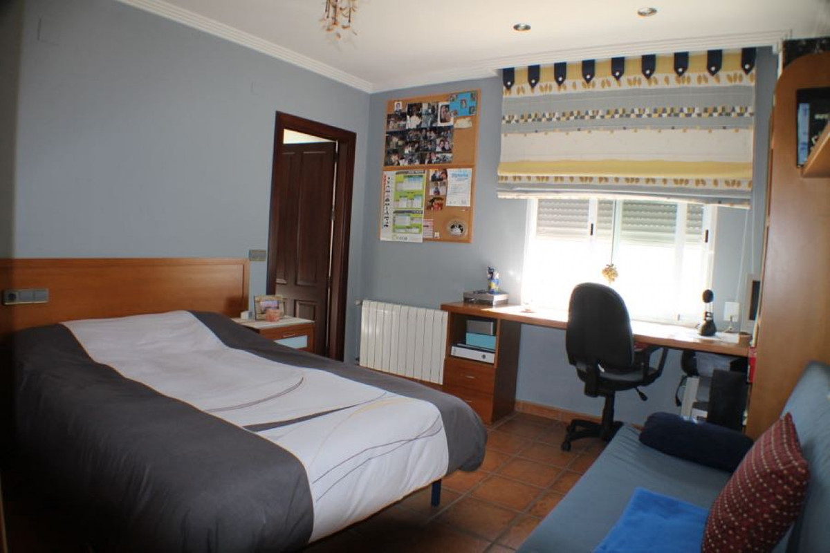 6-Bedroom Detached House in  L'Alfás del Pi | Sunny Casas... - Image 15