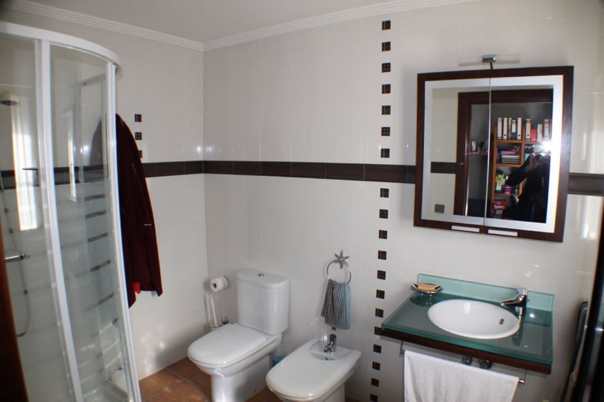 6-Bedroom Detached House in  L'Alfás del Pi | Sunny Casas... - Image 16