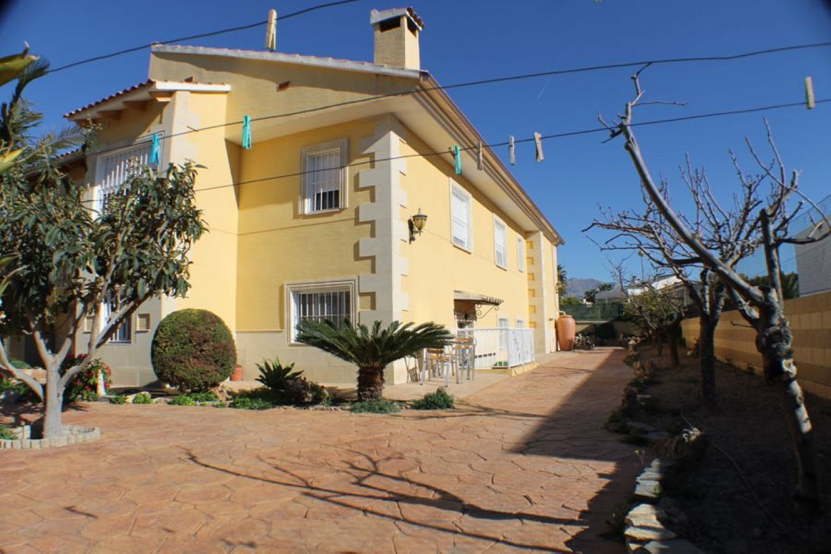 6-Bedroom Detached House in  L'Alfás del Pi | Sunny Casas... - Image 23