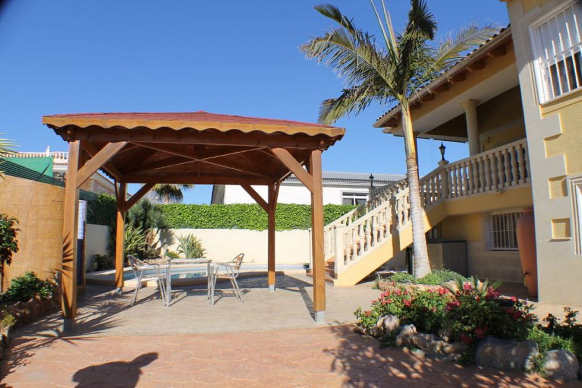 6-Bedroom Detached House in  L'Alfás del Pi | Sunny Casas... - Image 24