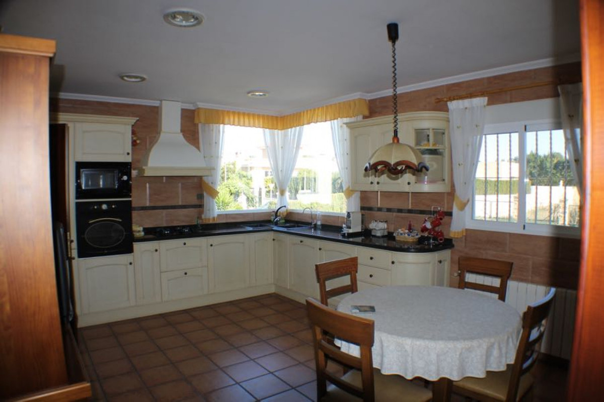 6-Bedroom Detached House in  L'Alfás del Pi | Sunny Casas... - Image 4