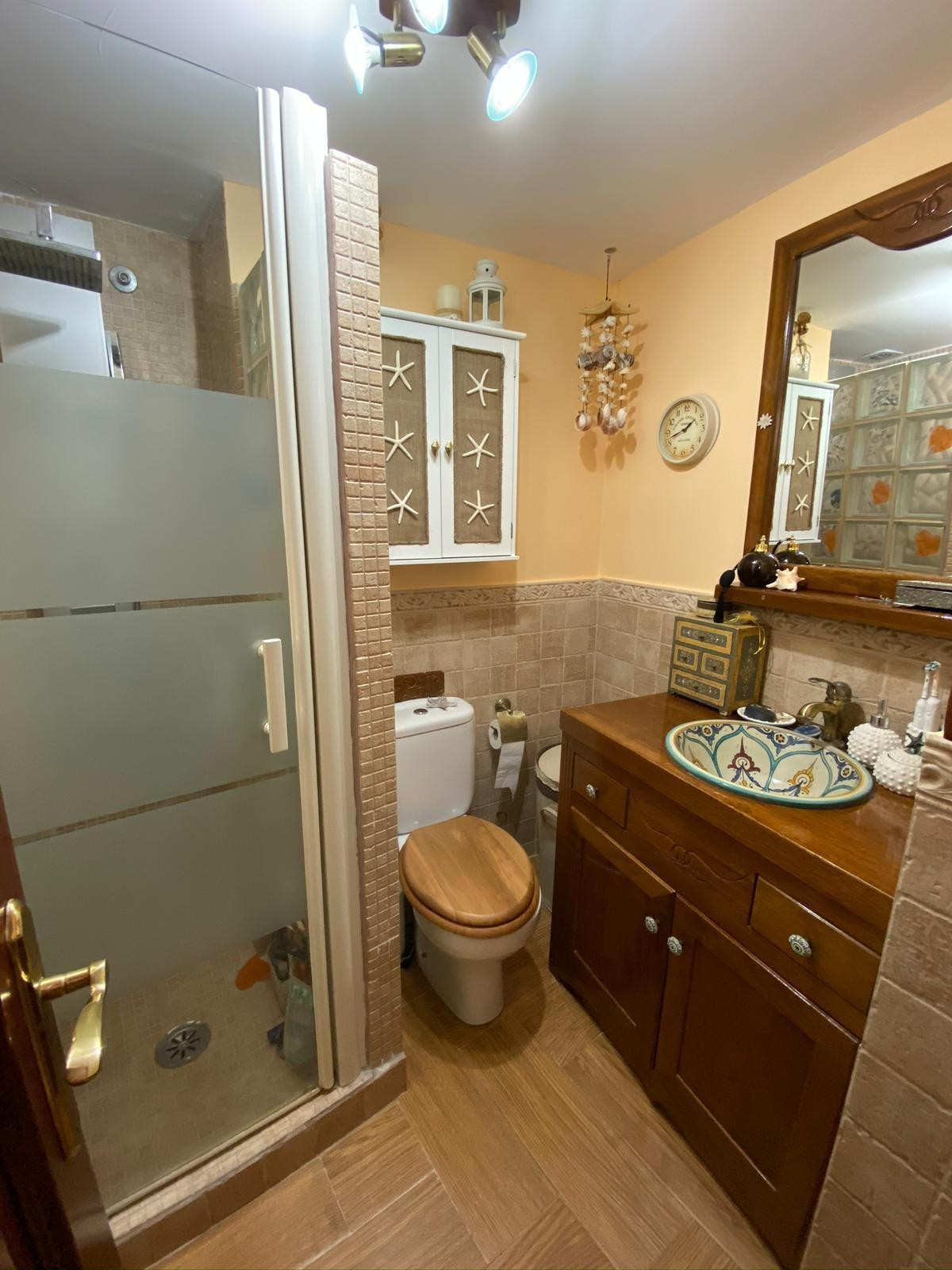 2-Bedroom Middle Floor Apartment in Benidorm | Sunny Cas... - Image 11