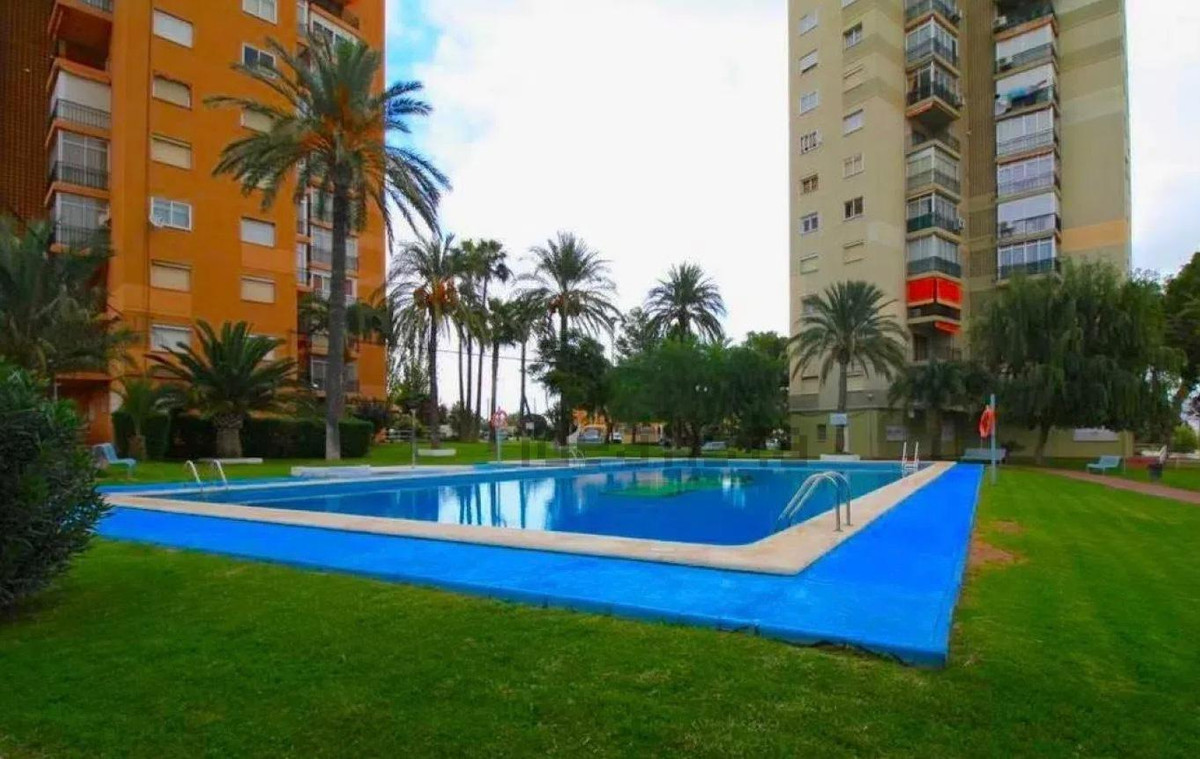 2-Bedroom Middle Floor Apartment in Benidorm | Sunny Cas... - Image 15