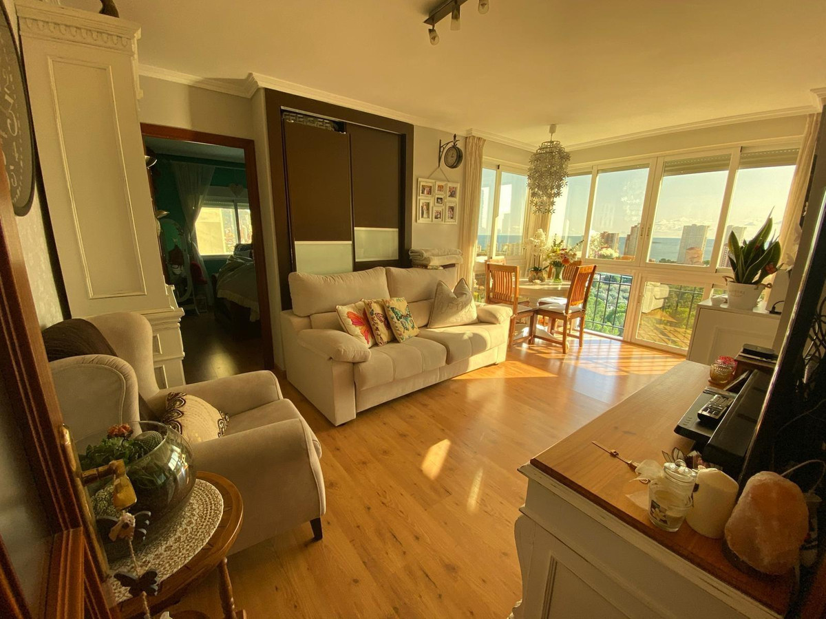 2-Bedroom Middle Floor Apartment in Benidorm | Sunny Cas... - Image 2