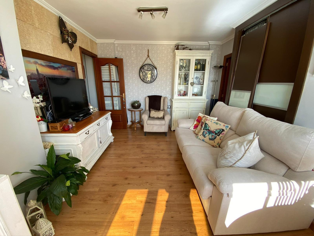 2-Bedroom Middle Floor Apartment in Benidorm | Sunny Cas... - Image 4