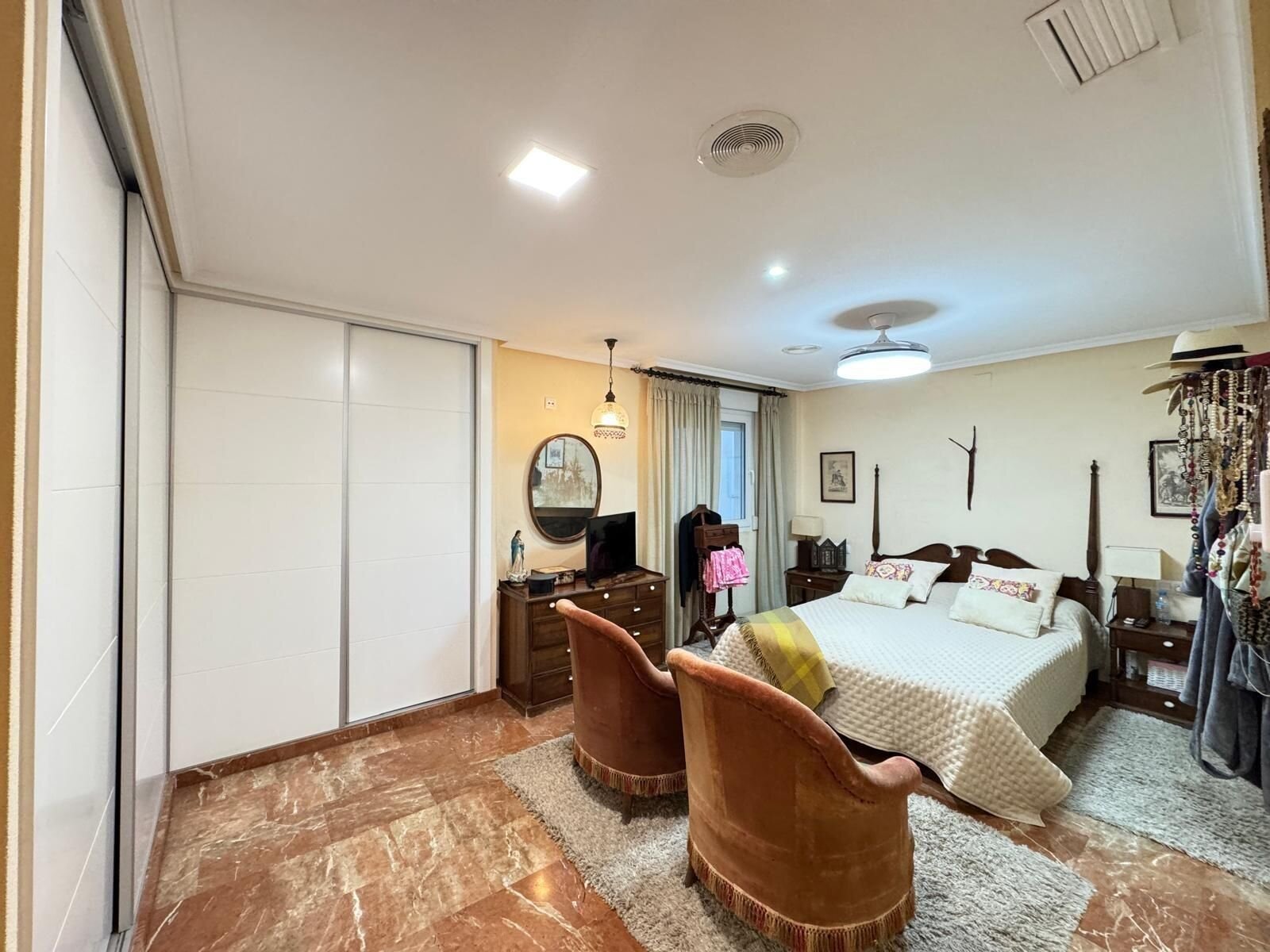 4-Bedroom Apartment in Torrevieja, Torrevieja - Image 21