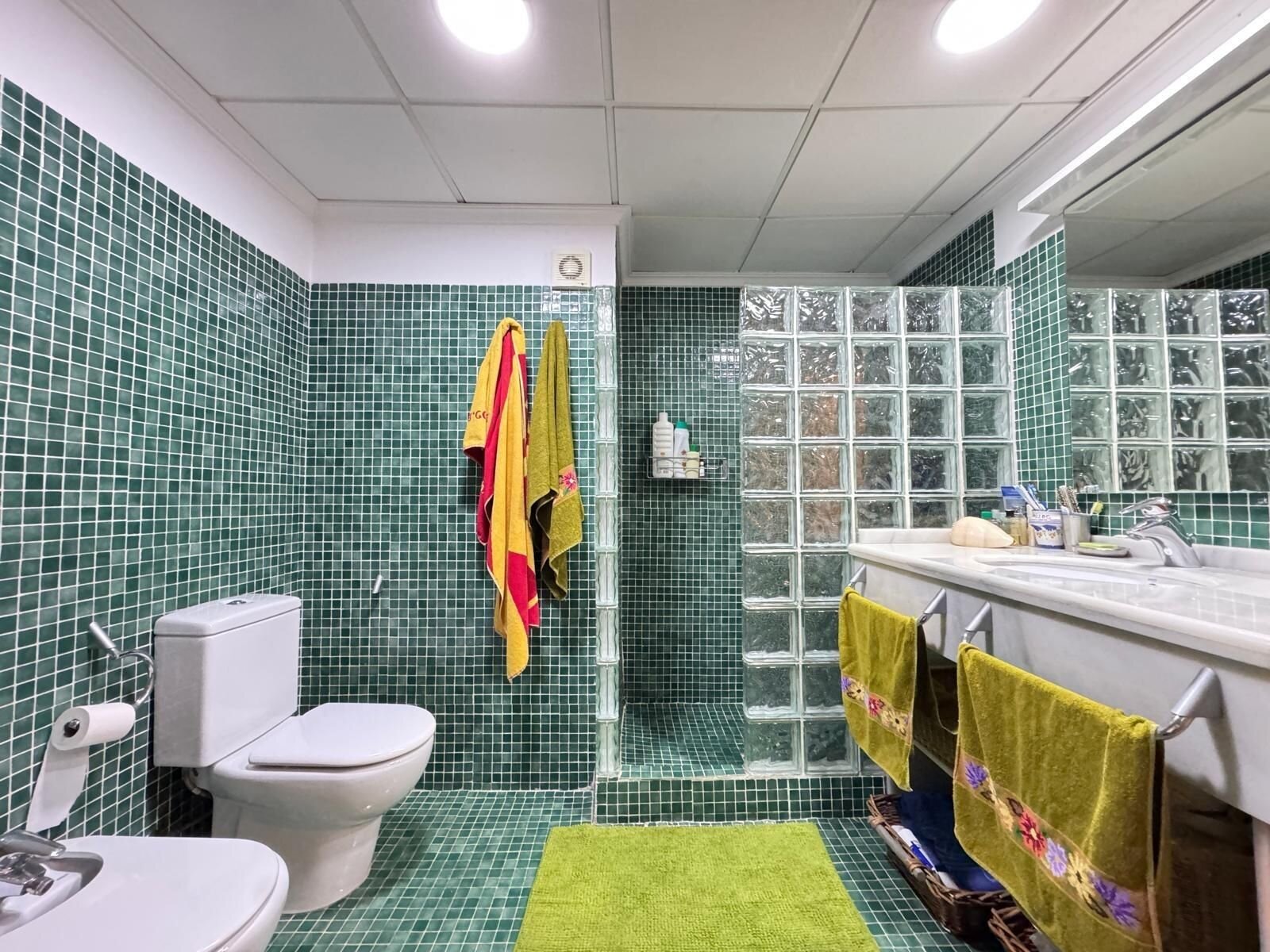 4-Bedroom Apartment in Torrevieja, Torrevieja - Image 37