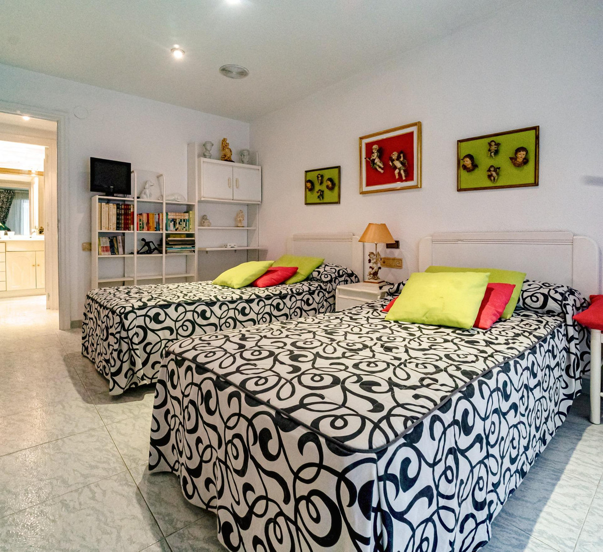 4-Bedroom Middle Floor Apartment in  Benidorm | Sunny Cas... - Image 11
