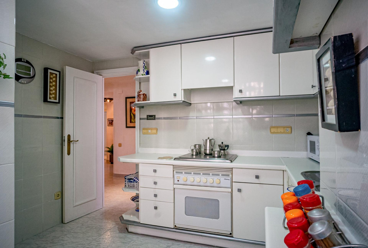 4-Bedroom Middle Floor Apartment in  Benidorm | Sunny Cas... - Image 13