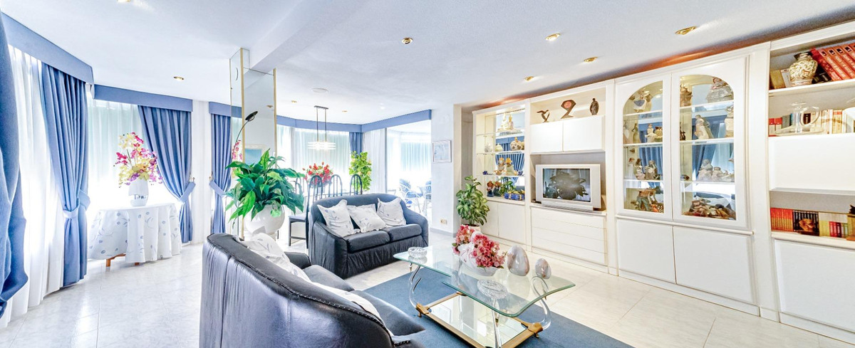 4-Bedroom Middle Floor Apartment in  Benidorm | Sunny Cas... - Image 19