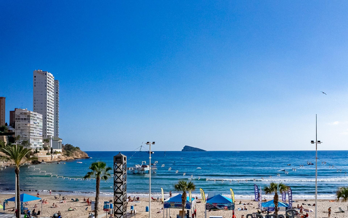 4-Bedroom Middle Floor Apartment in  Benidorm | Sunny Cas... - Image 2