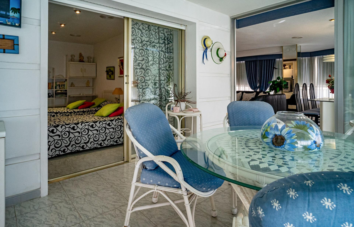 4-Bedroom Middle Floor Apartment in  Benidorm | Sunny Cas... - Image 23