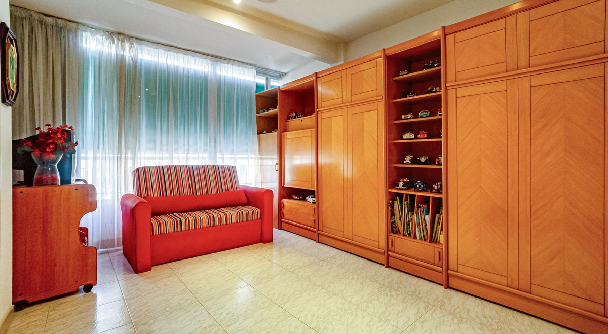 4-Bedroom Middle Floor Apartment in  Benidorm | Sunny Cas... - Image 4