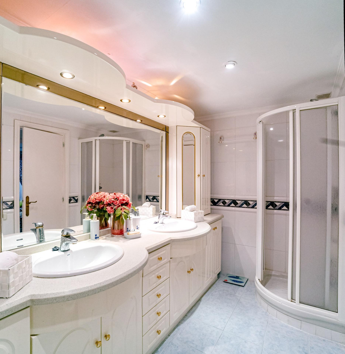 4-Bedroom Middle Floor Apartment in  Benidorm | Sunny Cas... - Image 6