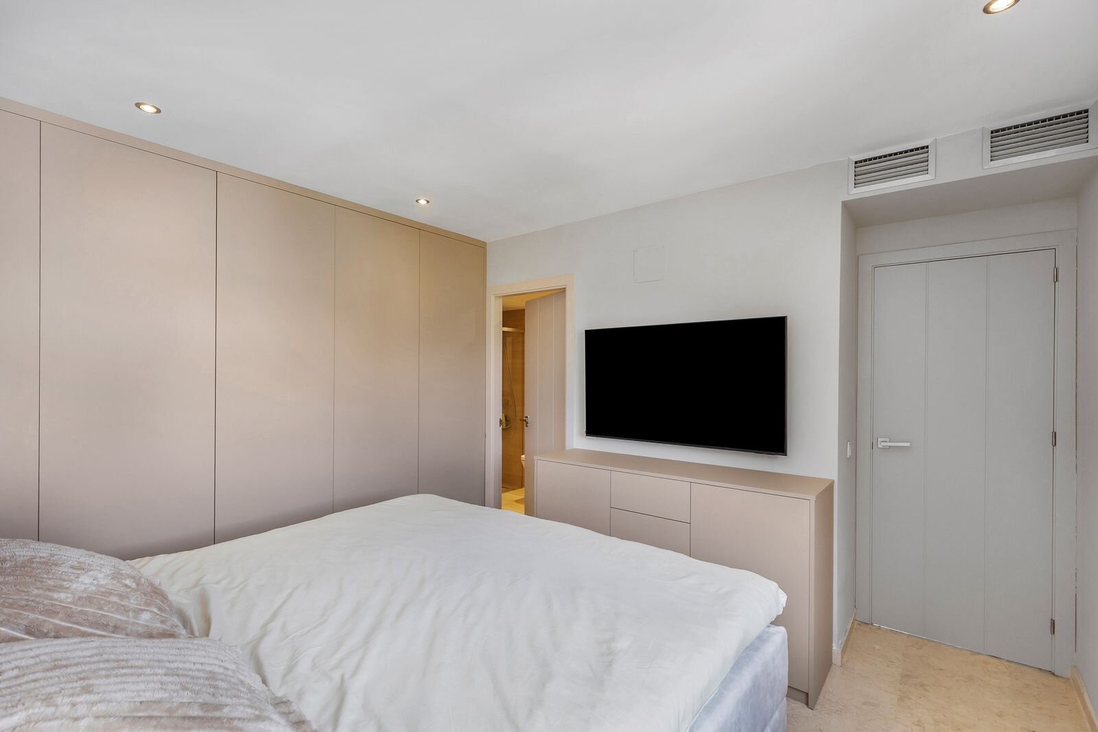 3-Bedroom Apartment in Punta Prima, Torrevieja - Image 15