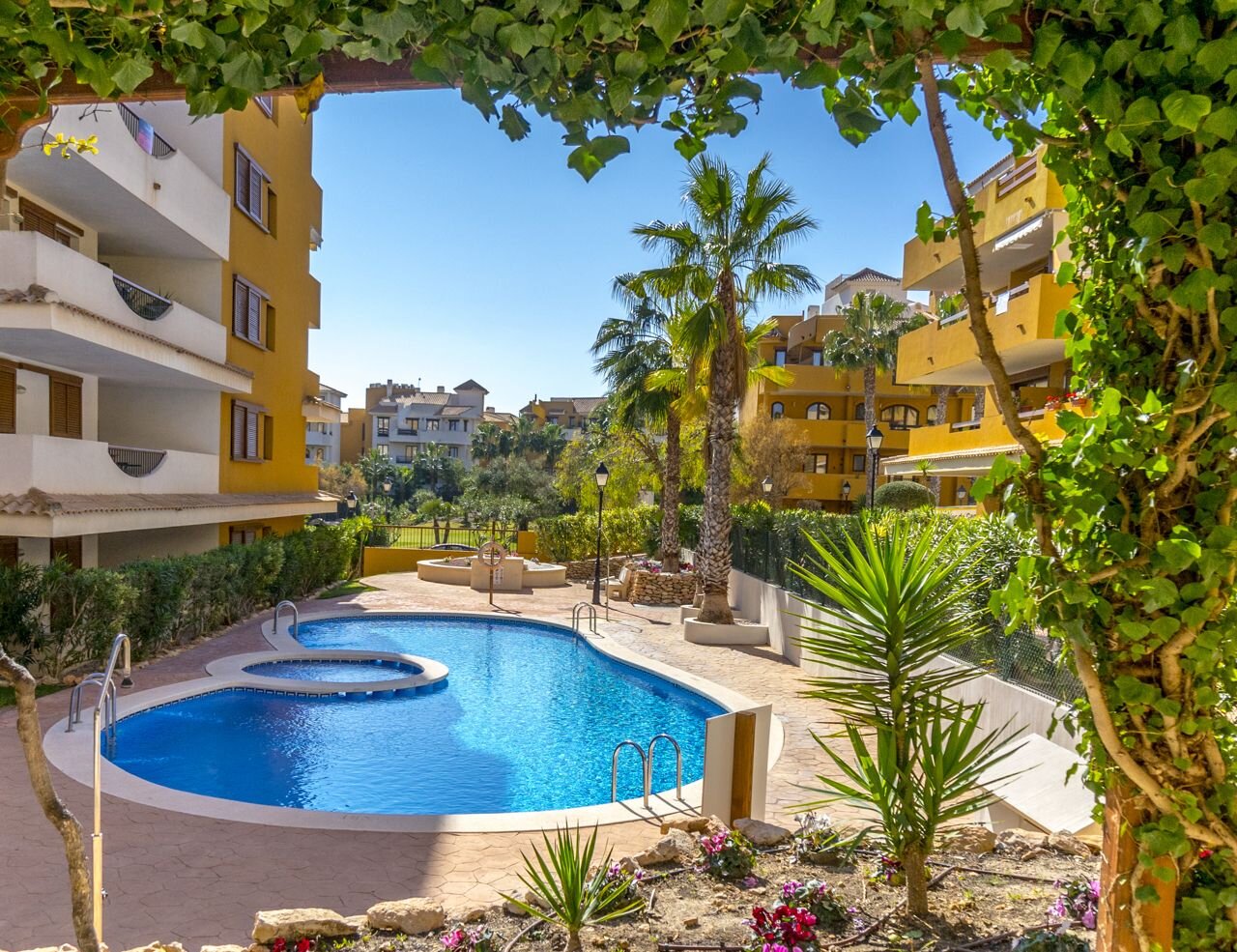 3-Bedroom Apartment in Punta Prima, Torrevieja - Image 28