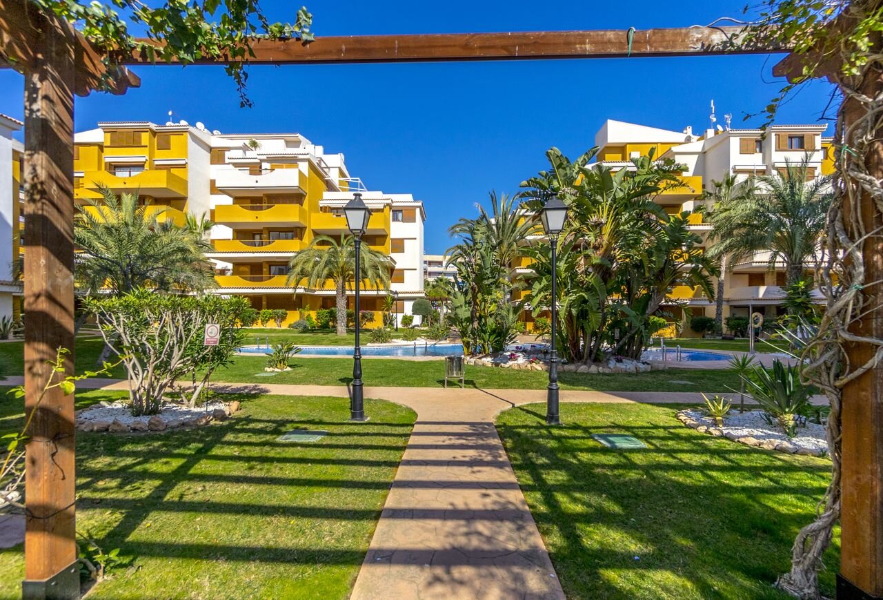3-Bedroom Apartment in Punta Prima, Torrevieja - Image 30
