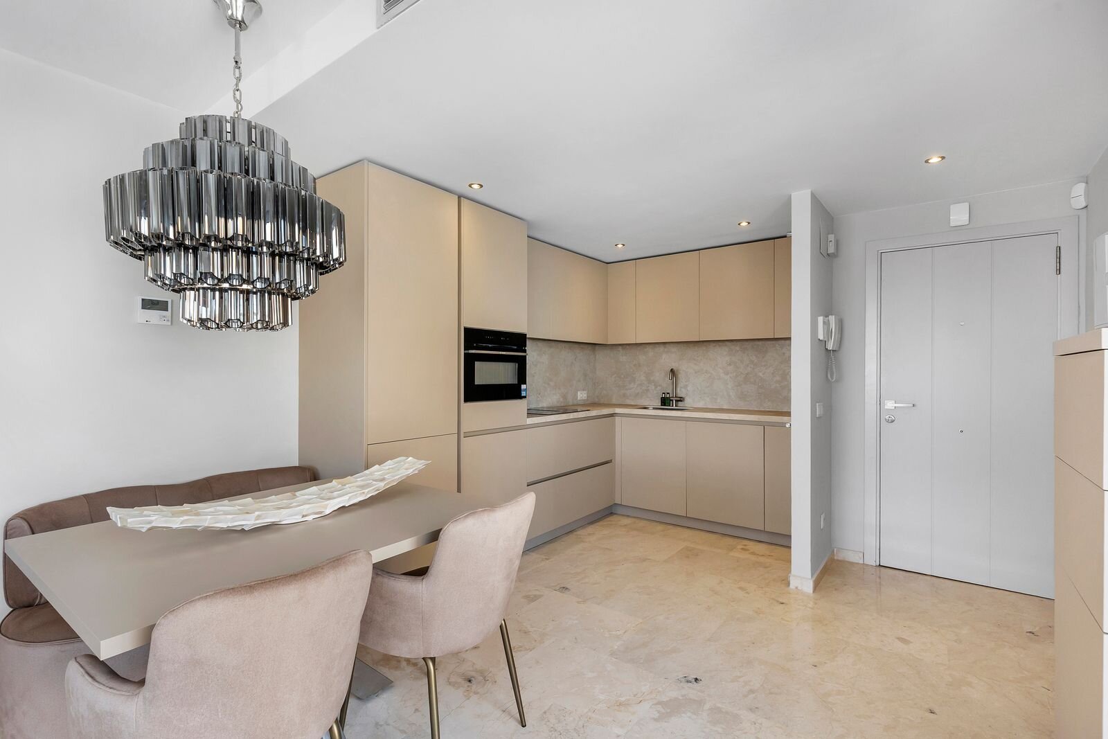 3-Bedroom Apartment in Punta Prima, Torrevieja - Image 4