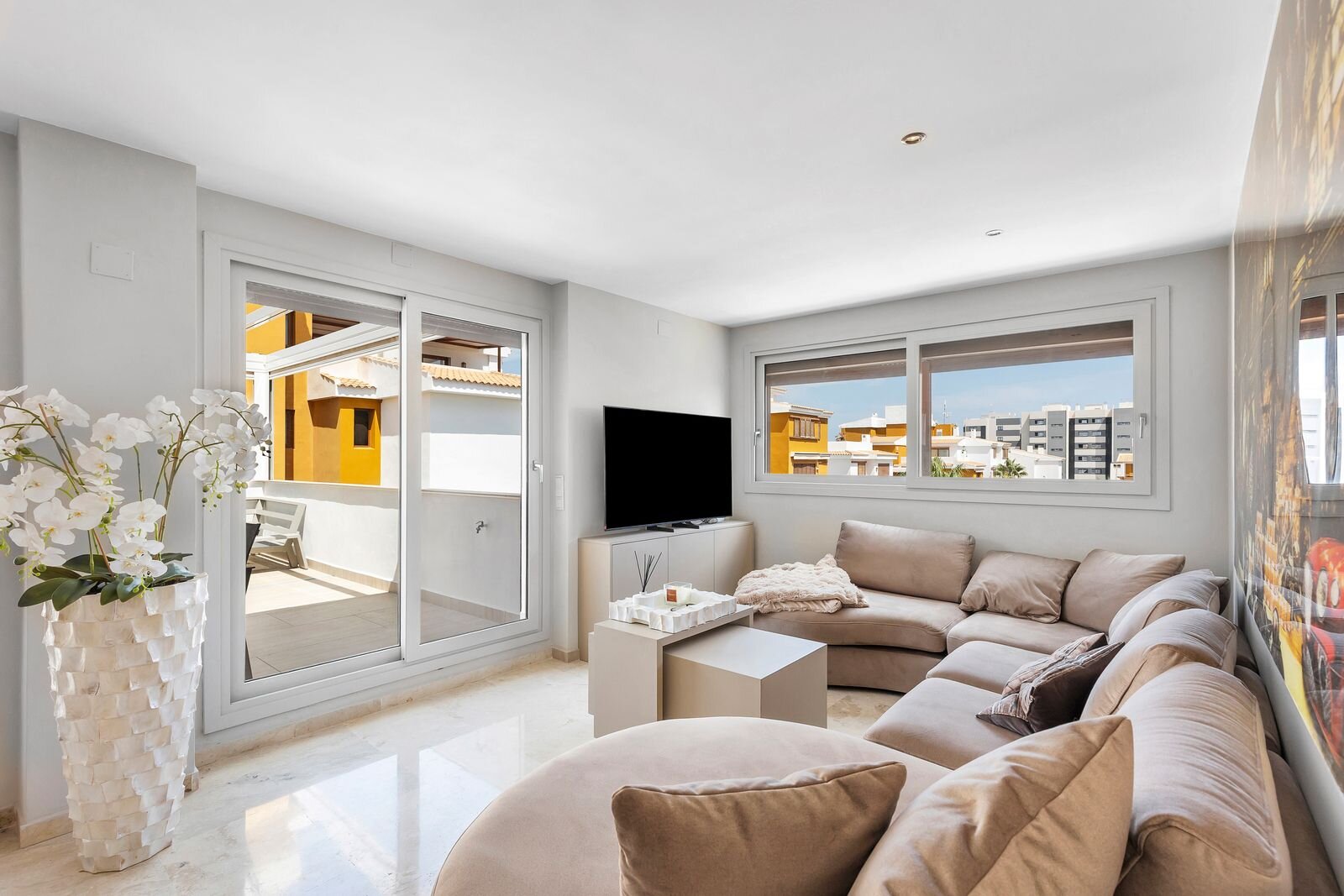 3-Bedroom Apartment in Punta Prima, Torrevieja - Image 7