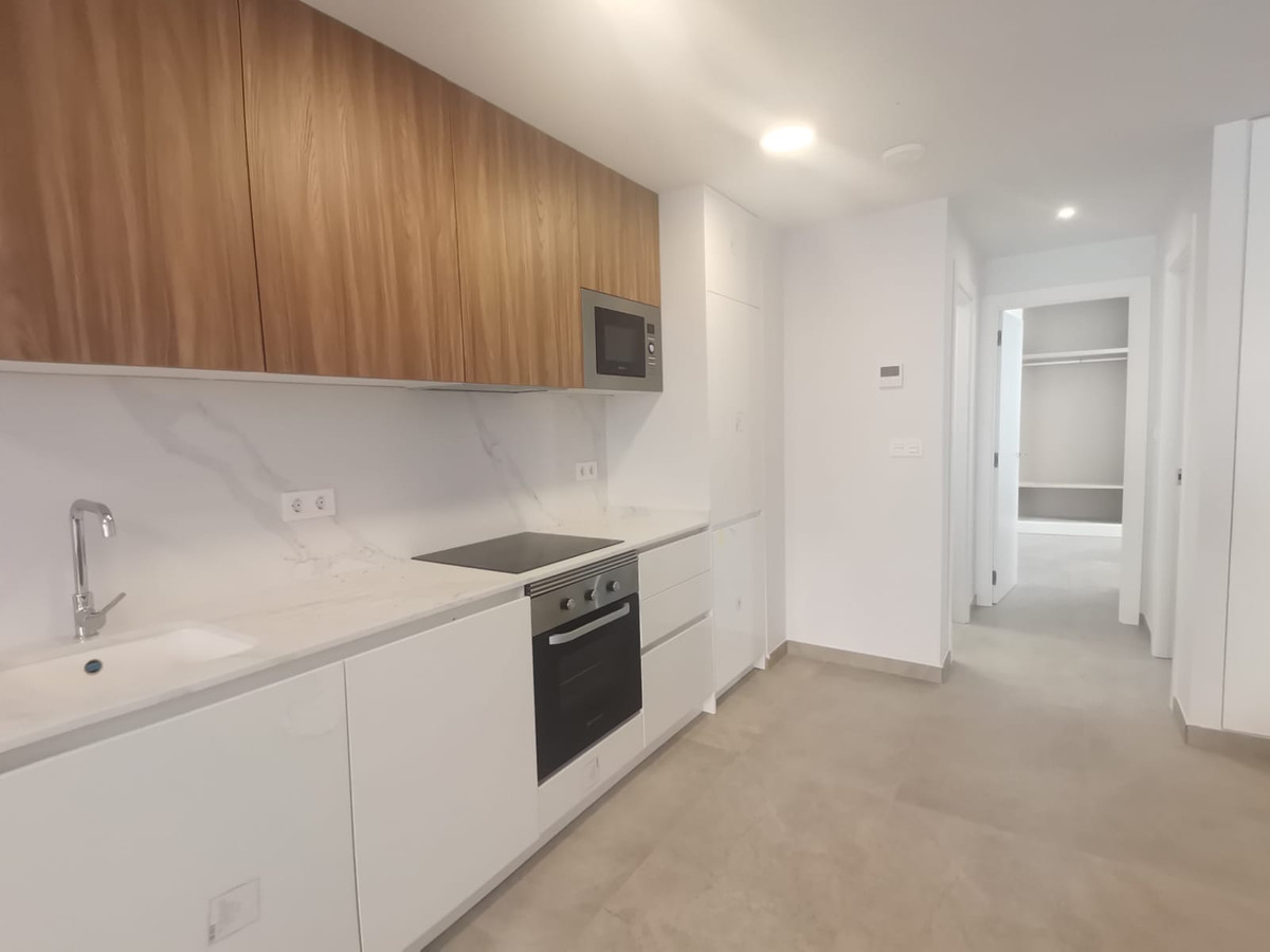 2-Bedroom Middle Floor Apartment in  Torrevieja | Sunny C... - Image 4