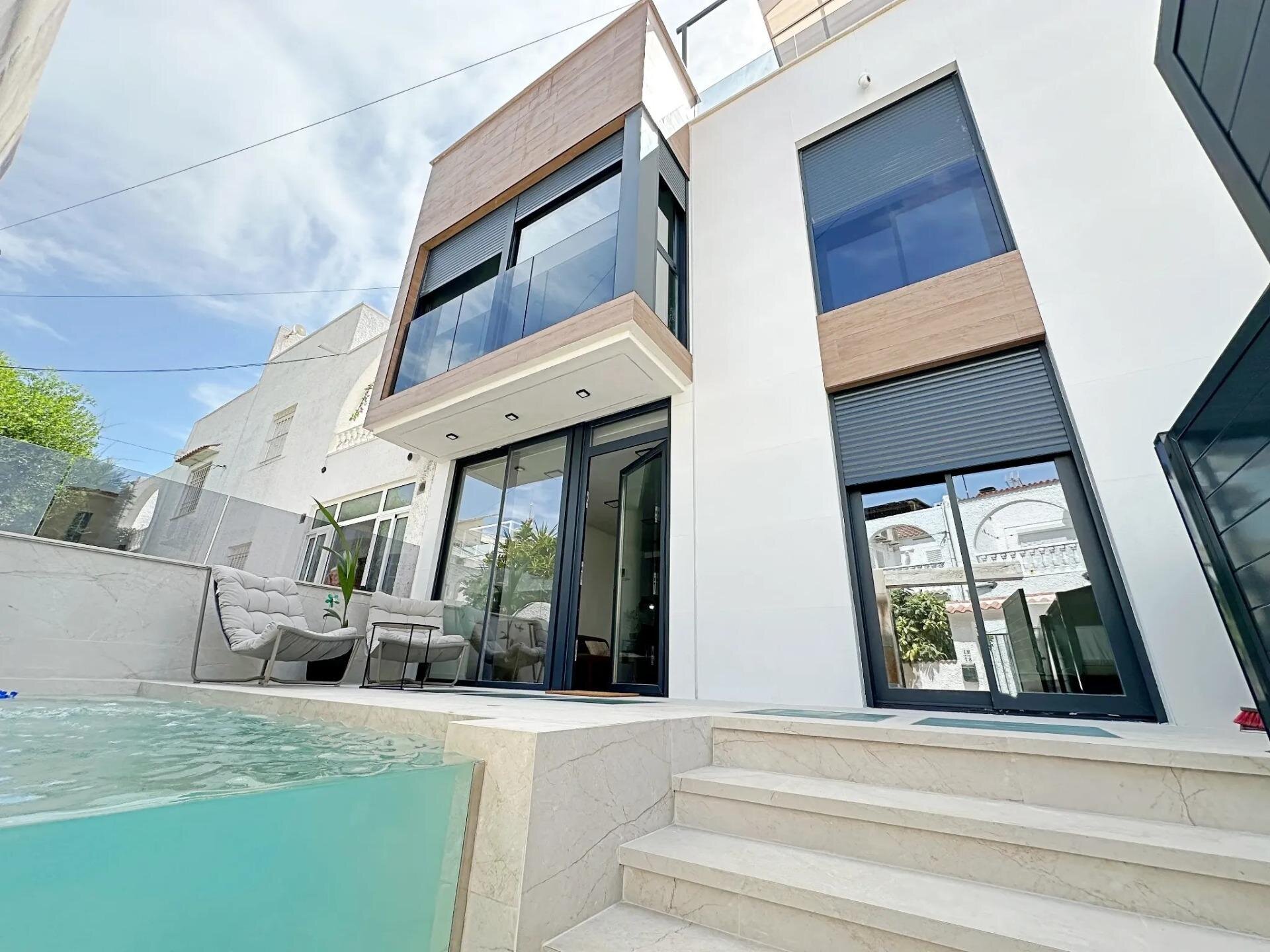 3-Bedroom House in Calas Blanca, Torrevieja - Image 1
