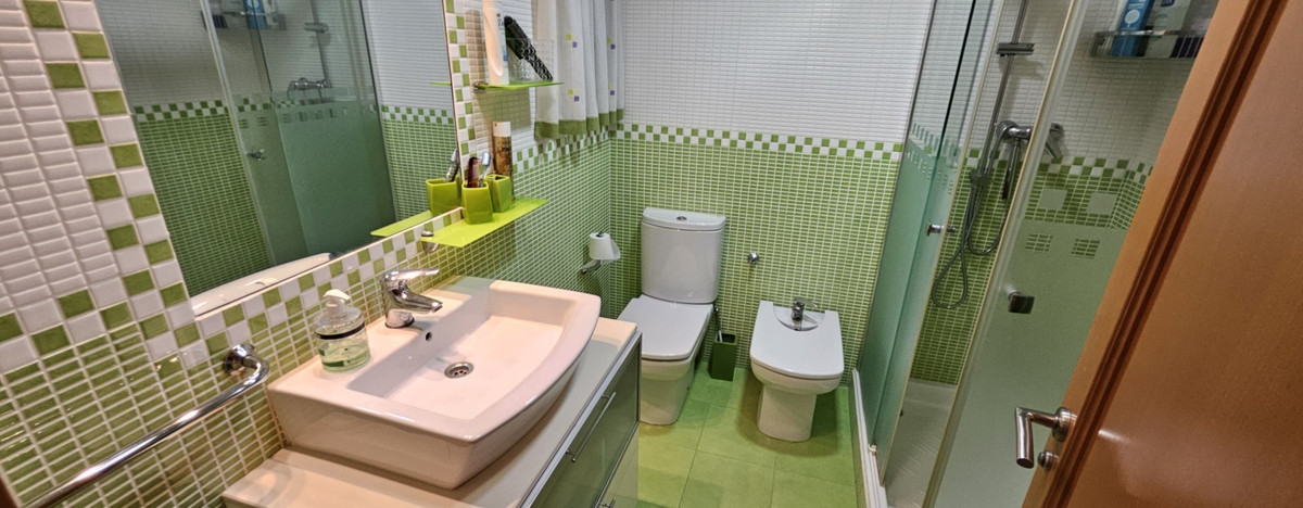 4-Bedroom Ground Floor Apartment in  Benidorm | Sunny Cas... - Image 12