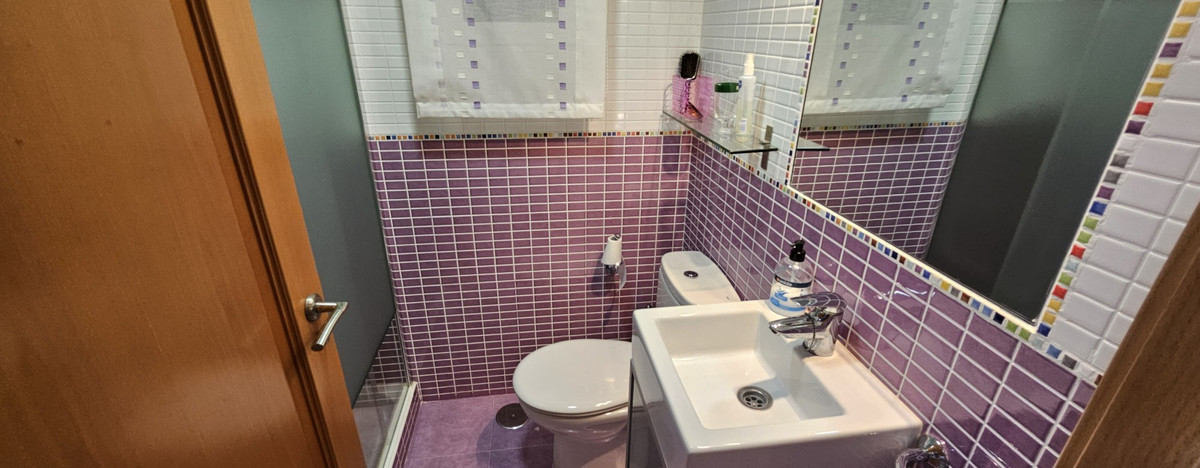 4-Bedroom Ground Floor Apartment in  Benidorm | Sunny Cas... - Image 13