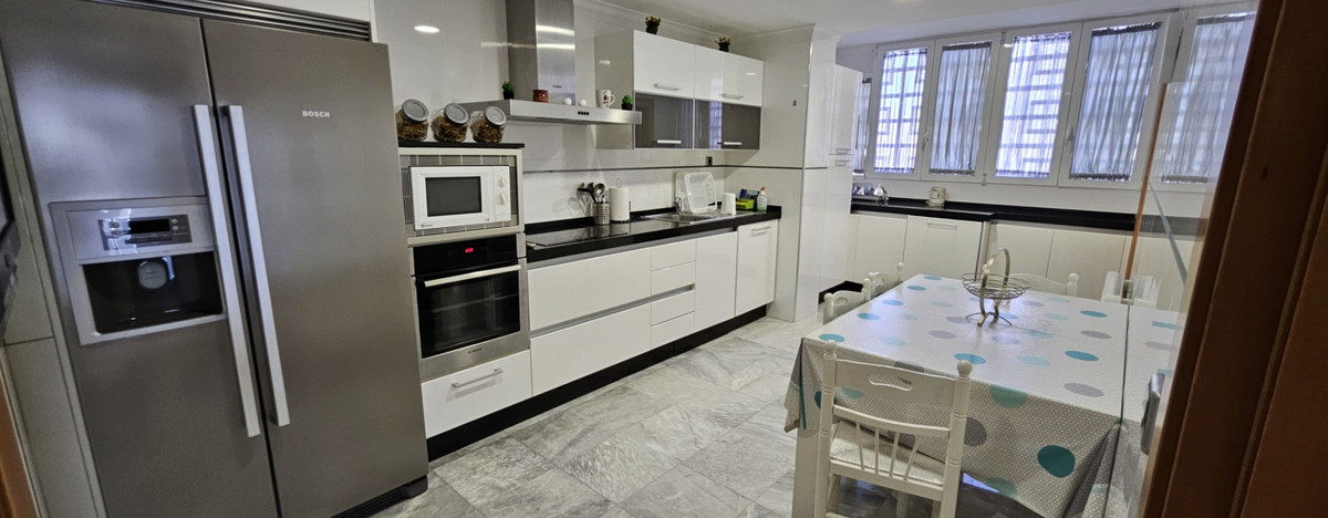 4-Bedroom Ground Floor Apartment in  Benidorm | Sunny Cas... - Image 15