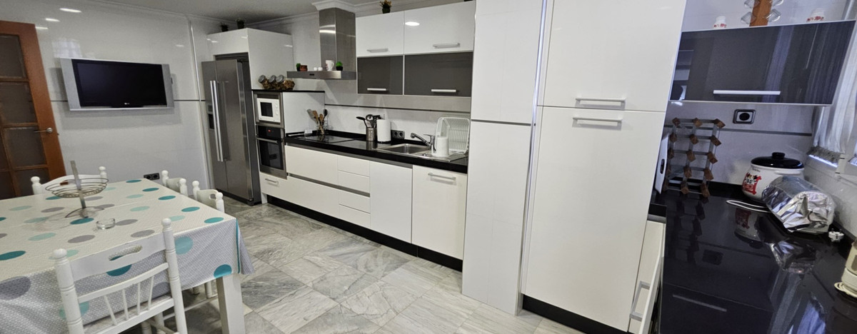 4-Bedroom Ground Floor Apartment in  Benidorm | Sunny Cas... - Image 17