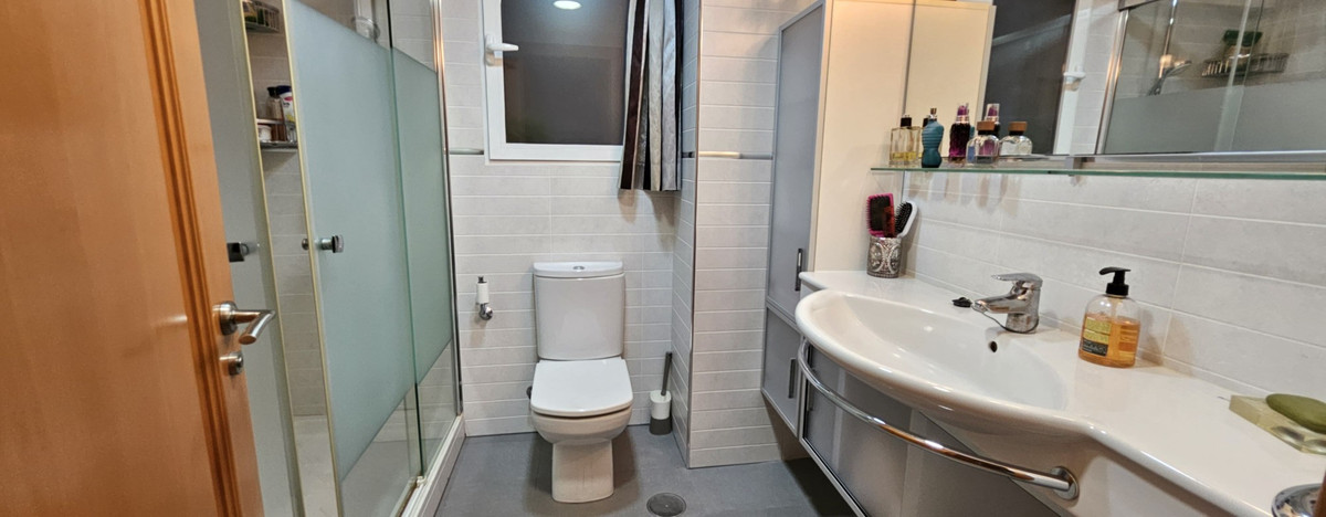 4-Bedroom Ground Floor Apartment in  Benidorm | Sunny Cas... - Image 24