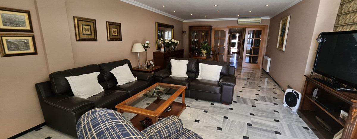 4-Bedroom Ground Floor Apartment in  Benidorm | Sunny Cas... - Image 25