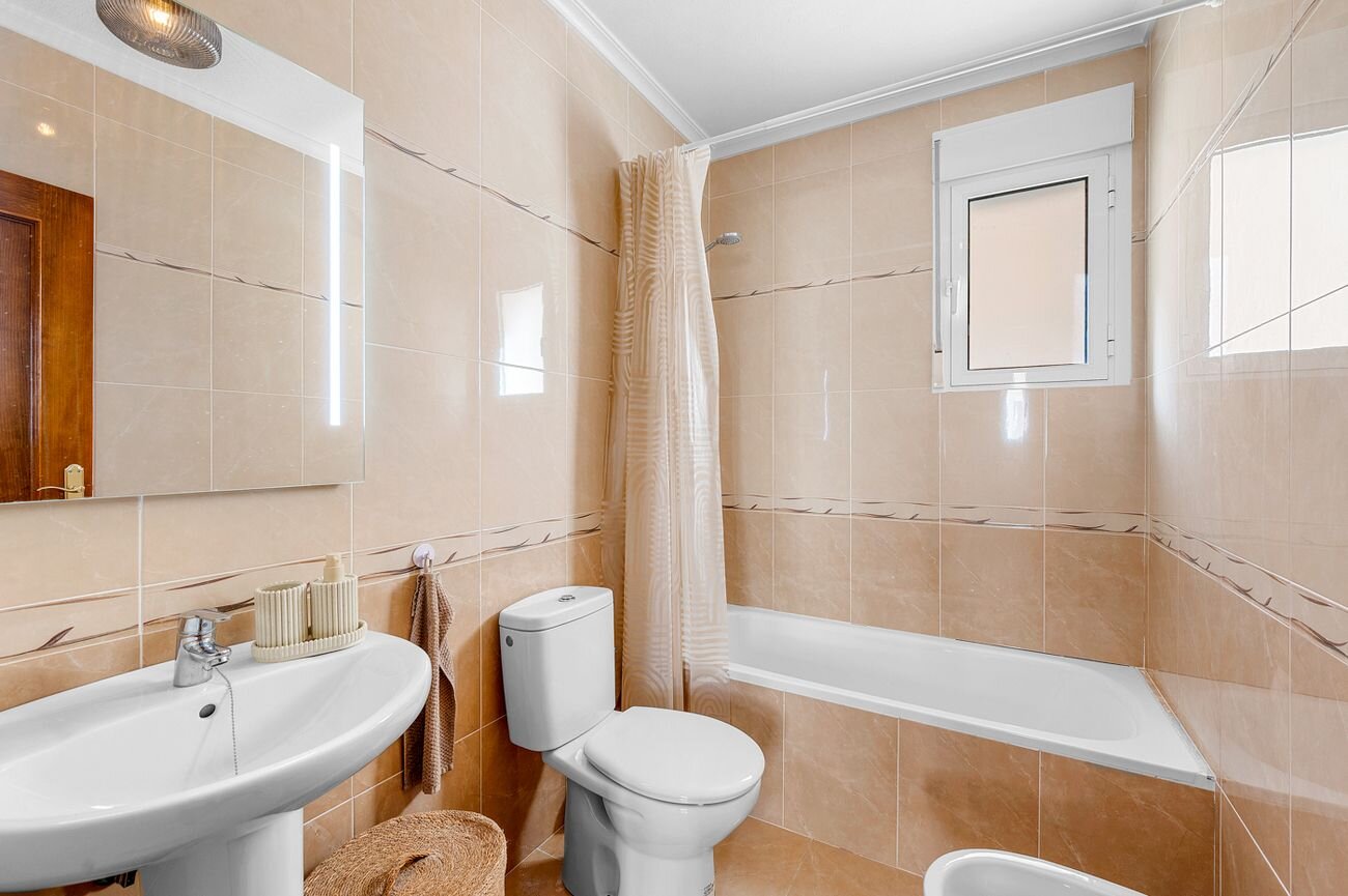3-Bedroom House in Pueblo, San Miguel de Salinas - Image 12