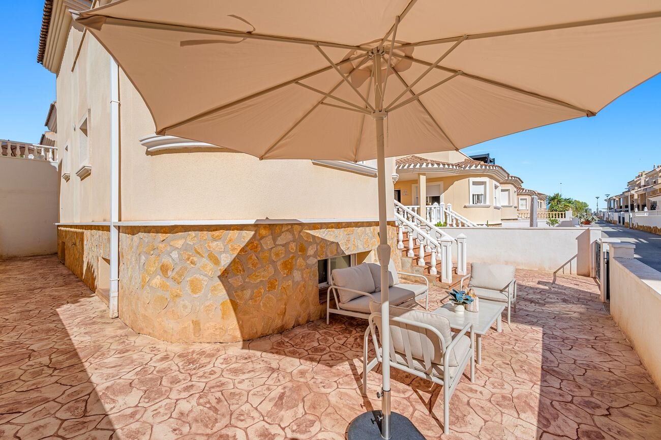 3-Bedroom House in Pueblo, San Miguel de Salinas - Image 25