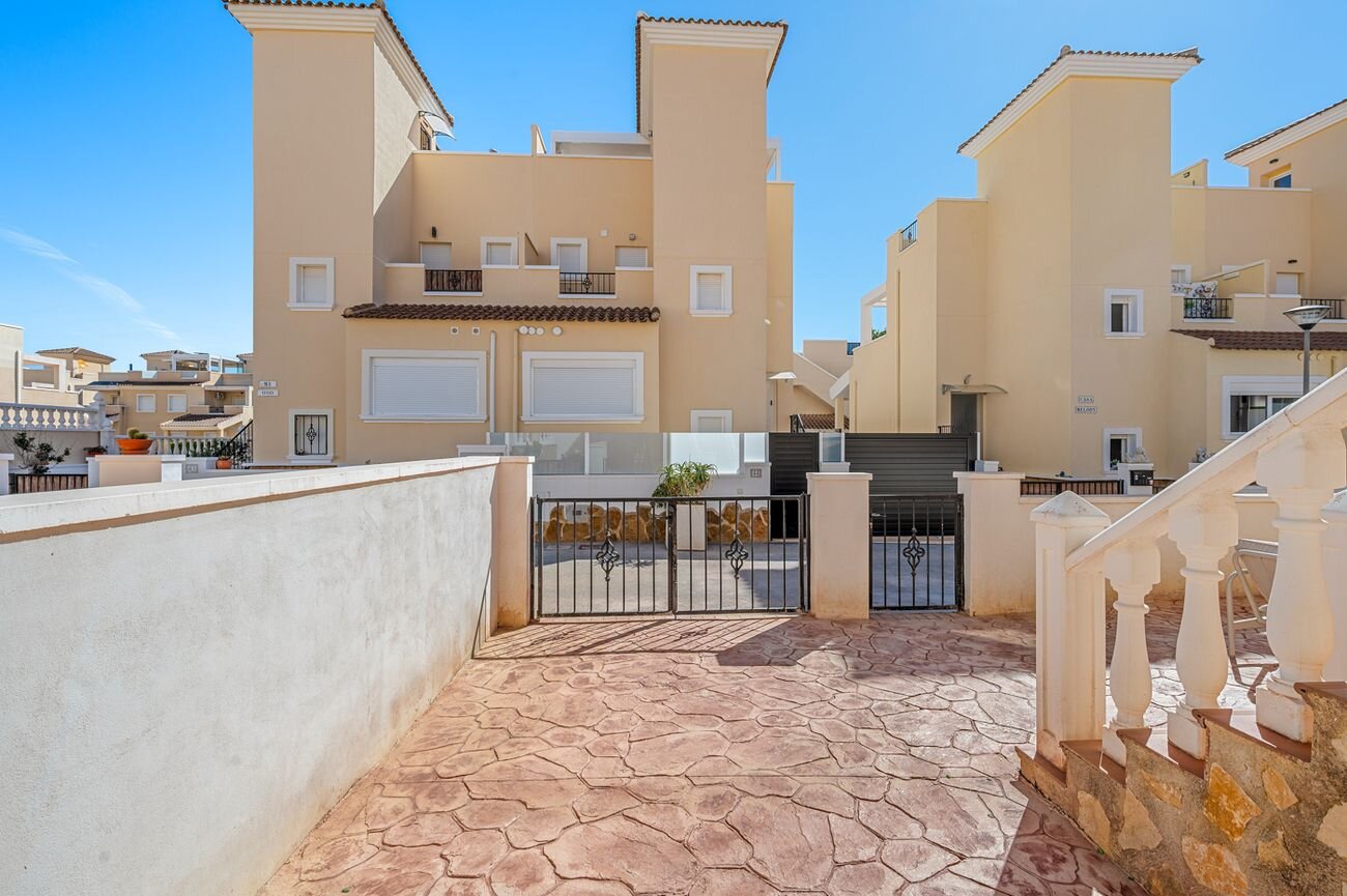 3-Bedroom House in Pueblo, San Miguel de Salinas - Image 27