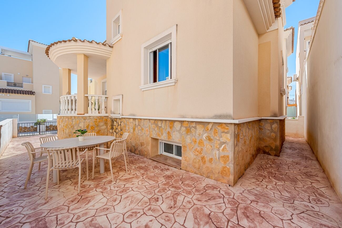 3-Bedroom House in Pueblo, San Miguel de Salinas - Image 29