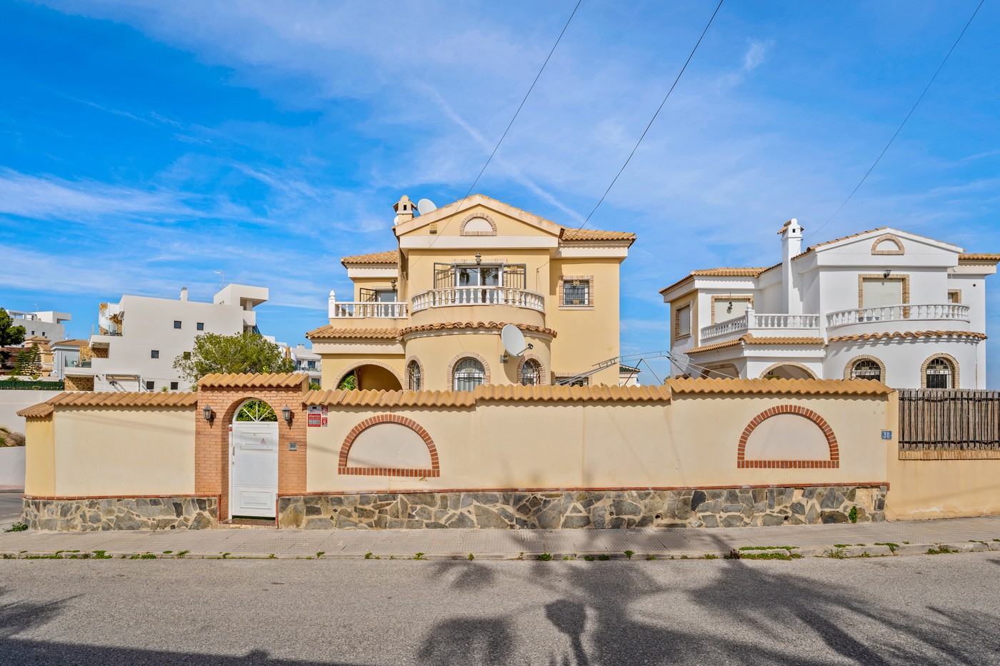 3-Bedroom Villa in Lomas de Campoamor-las Ramblas, Orihuela Costa - Image 2