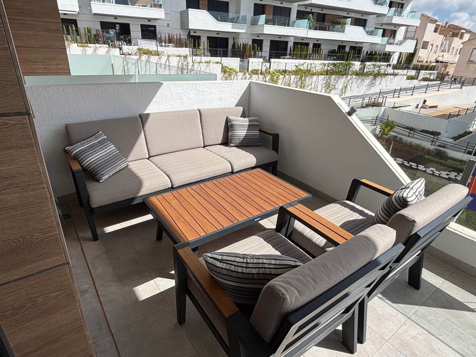 2-Bedroom Apartment in Las Filipinas, Orihuela Costa - Image 3