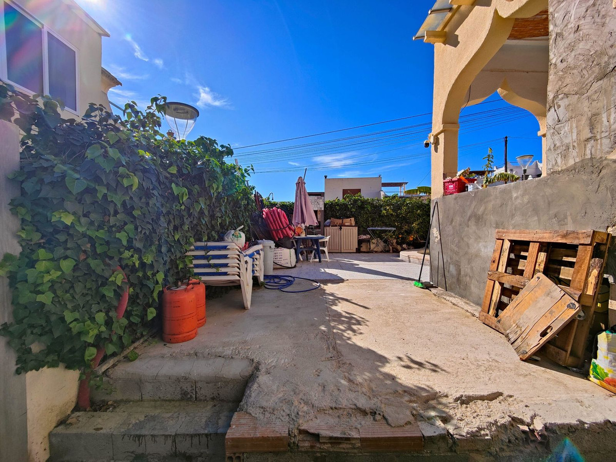 4-Bedroom Semi-Detached House in  San Miguel de Salinas |... - Image 10