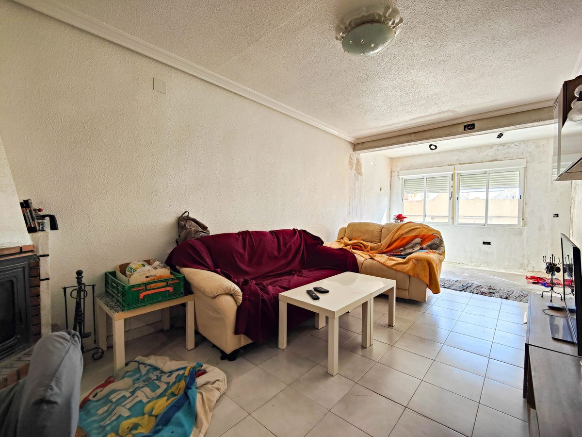 4-Bedroom Semi-Detached House in  San Miguel de Salinas |... - Image 19