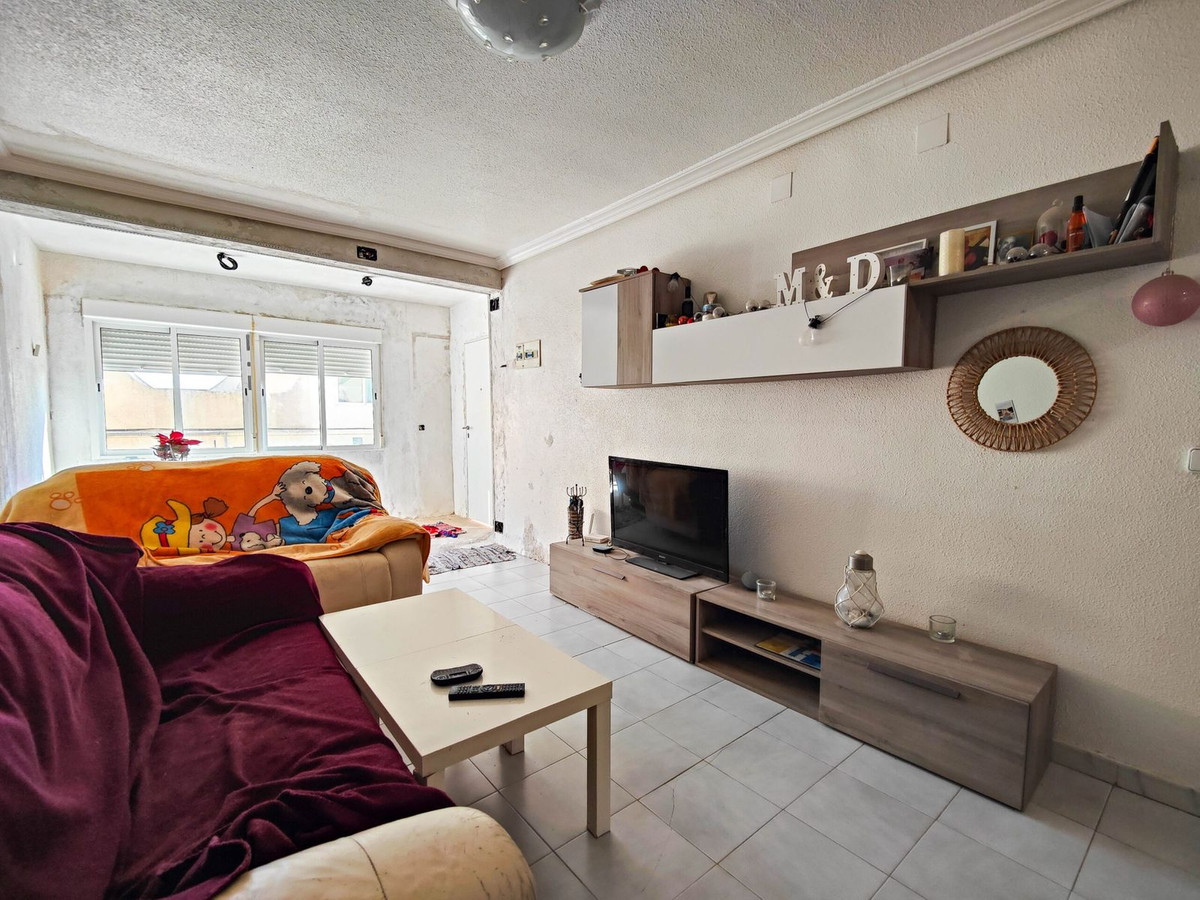 4-Bedroom Semi-Detached House in  San Miguel de Salinas |... - Image 21