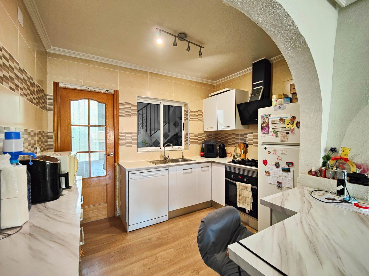 4-Bedroom Semi-Detached House in  San Miguel de Salinas |... - Image 22