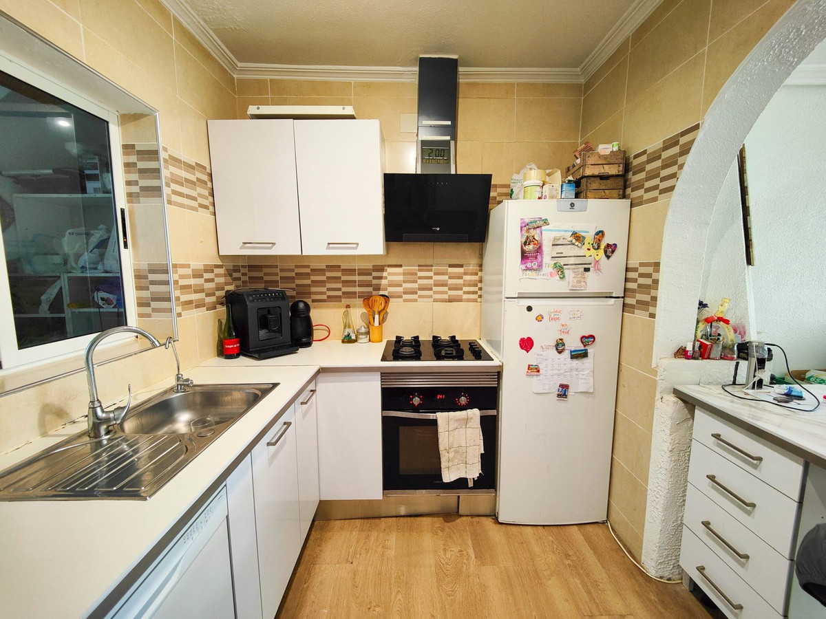 4-Bedroom Semi-Detached House in  San Miguel de Salinas |... - Image 23