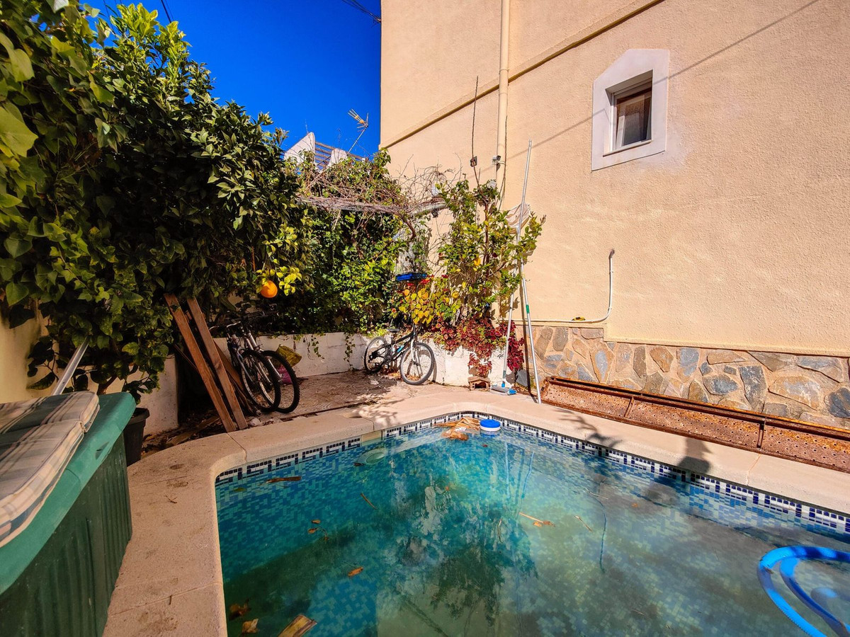 4-Bedroom Semi-Detached House in  San Miguel de Salinas |... - Image 4