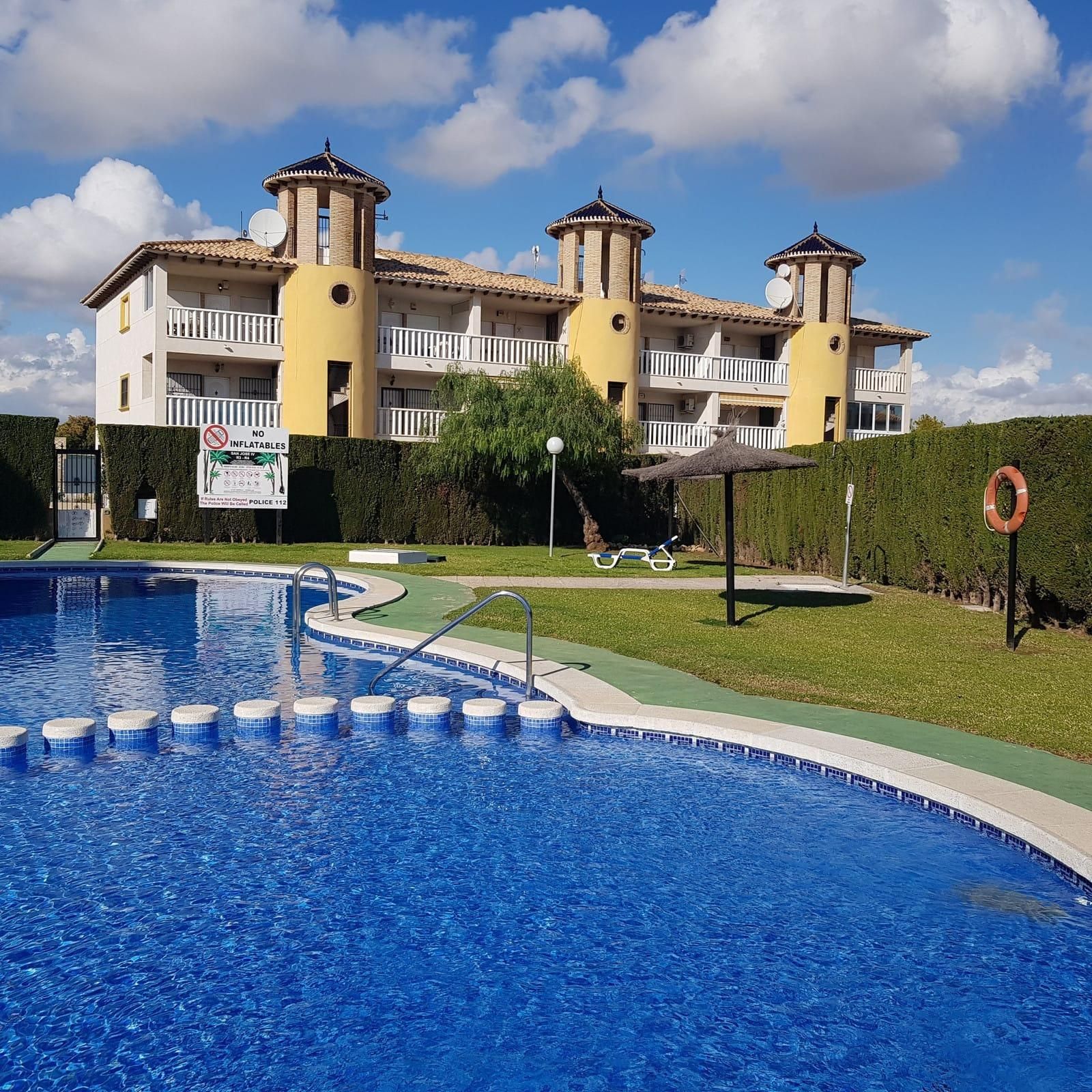 Apartamento de 2 Dormitorios en La Zenia, Orihuela Costa