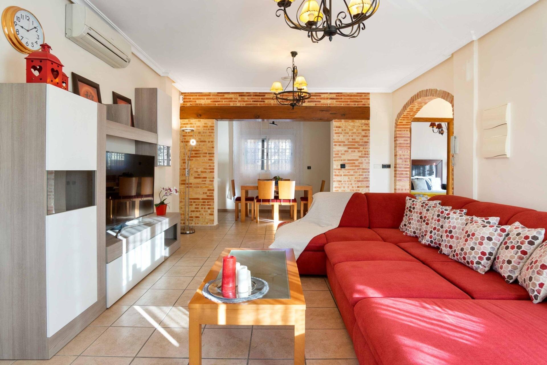 5-Bedroom Villa in Los Almendros-la Florida, Orihuela Costa - Image 1