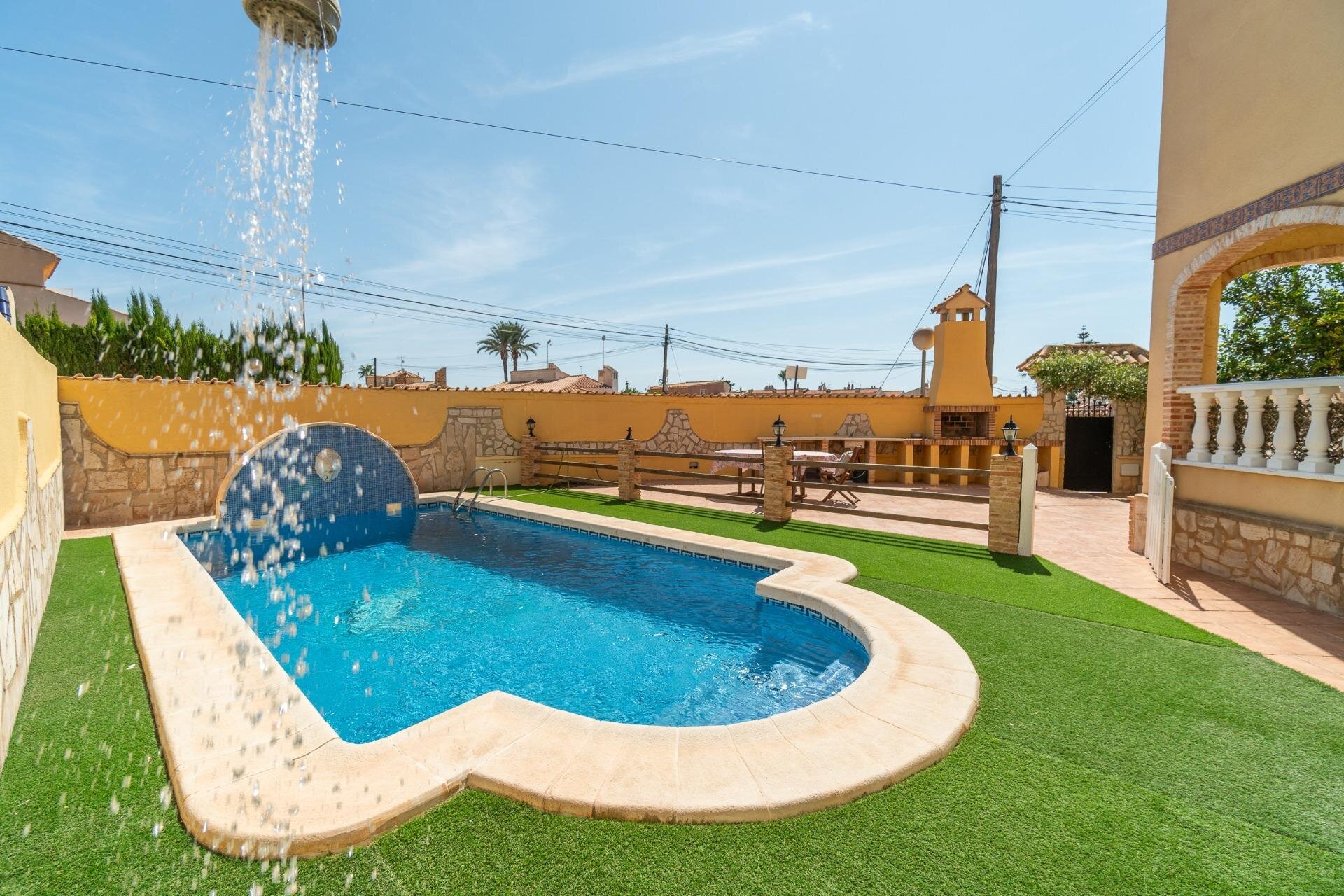 5-Bedroom Villa in Los Almendros-la Florida, Orihuela Costa - Image 2