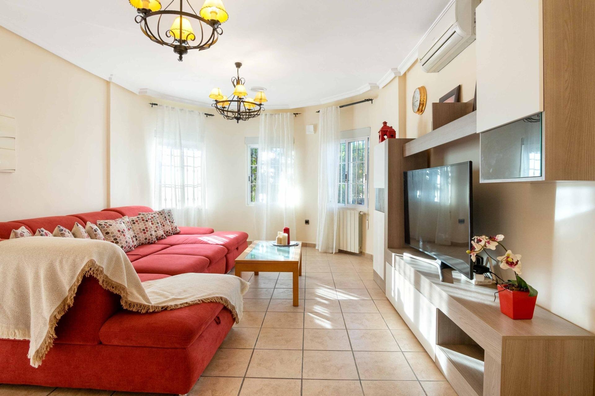 5-Bedroom Villa in Los Almendros-la Florida, Orihuela Costa - Image 8