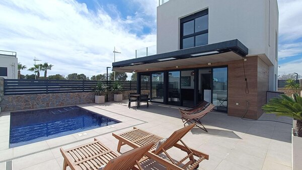 3-Bedroom Villa in Comunidad Valenciana, Algorfa