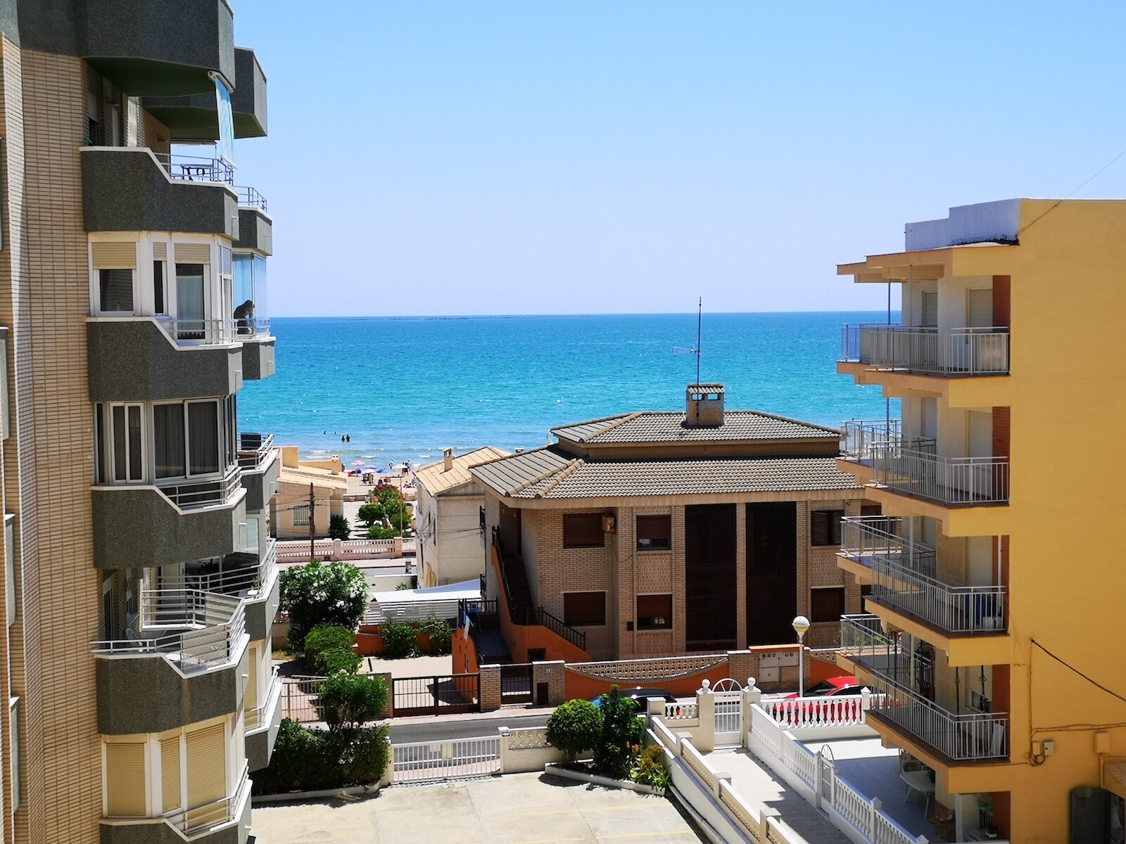 2-Bedroom Apartment in Pueblo, Guardamar del Segura - Image 2